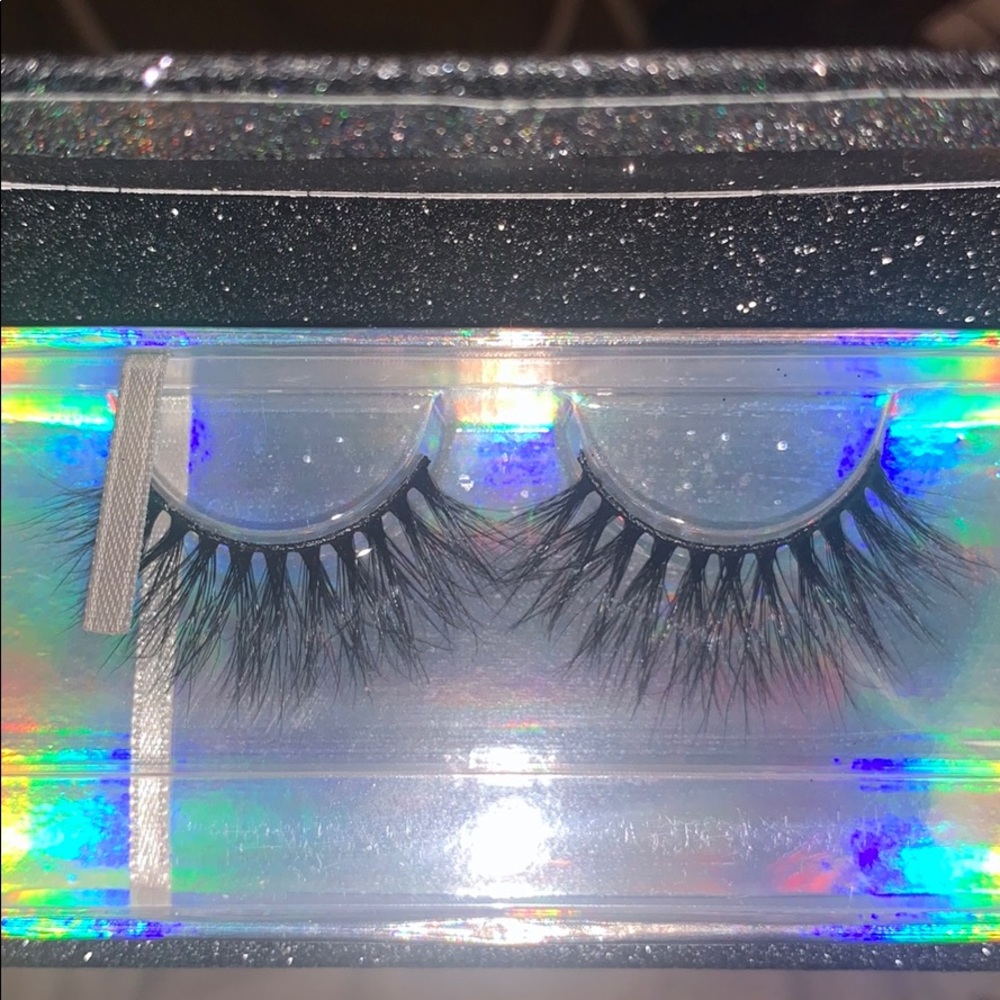 Lashes - Picture 2 of 2